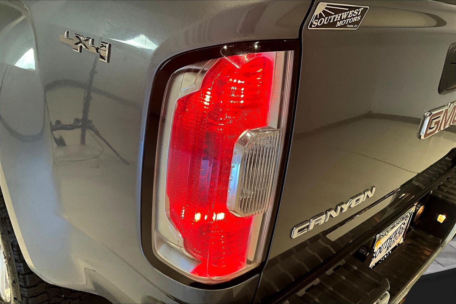 Used 2018 GMC Canyon SLT w/ Driver Alert Package AWD/4WD image 24
