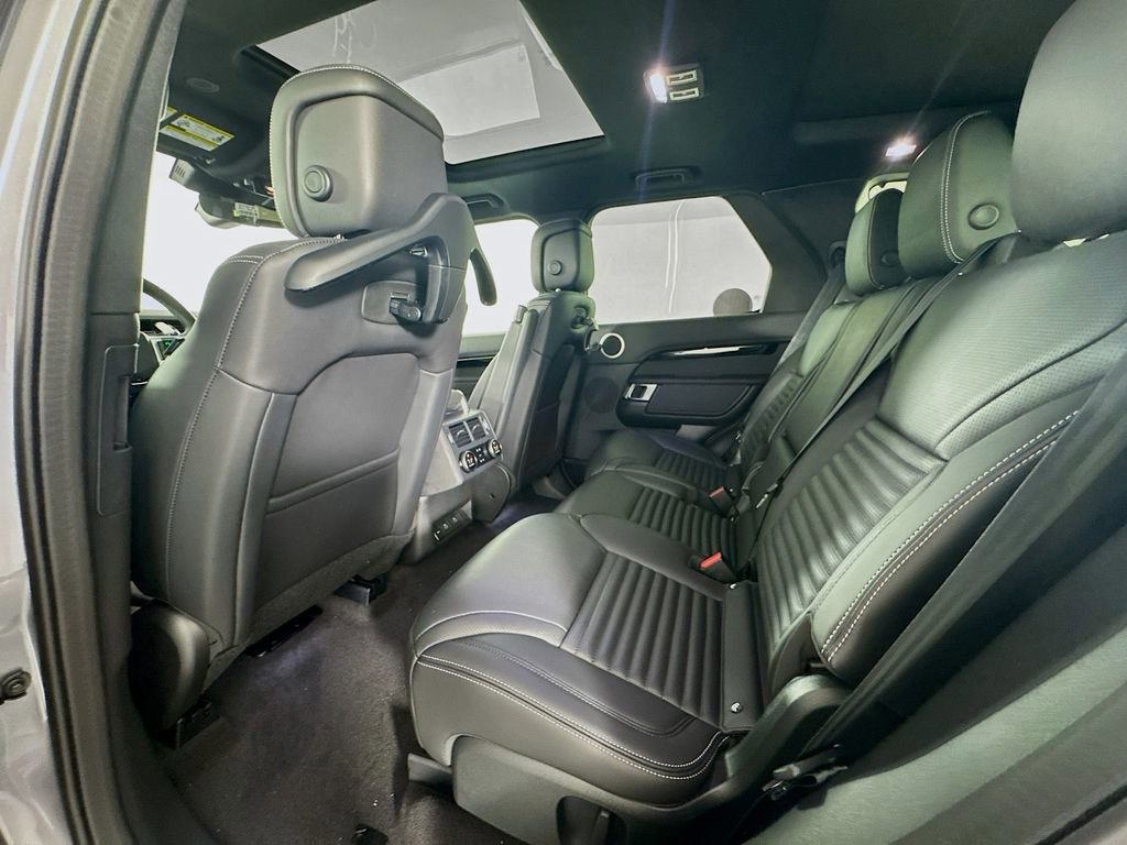 New 2025 Land Rover Discovery S image 24
