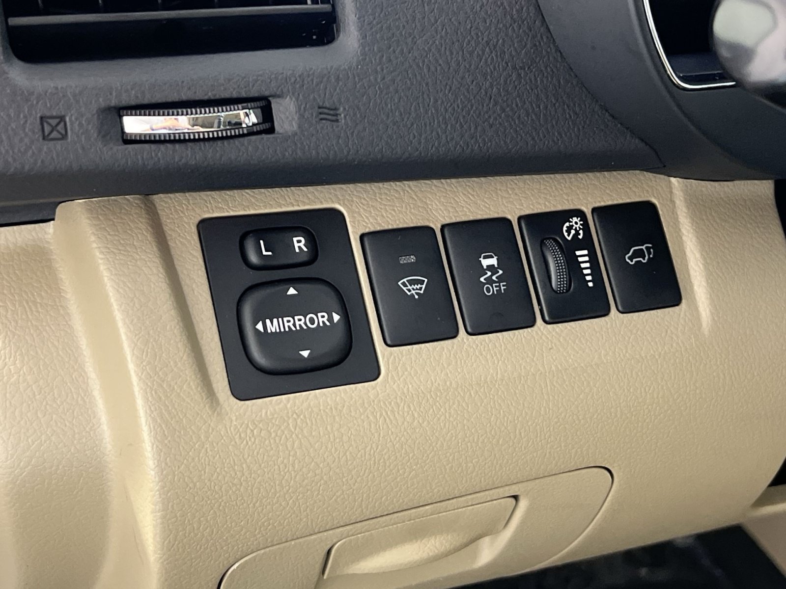 Used 2012 Toyota Highlander Limited AWD/4WD image 32