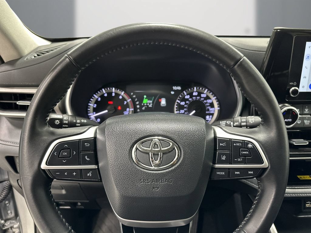 Used 2025 Toyota Highlander XLE FWD image 22
