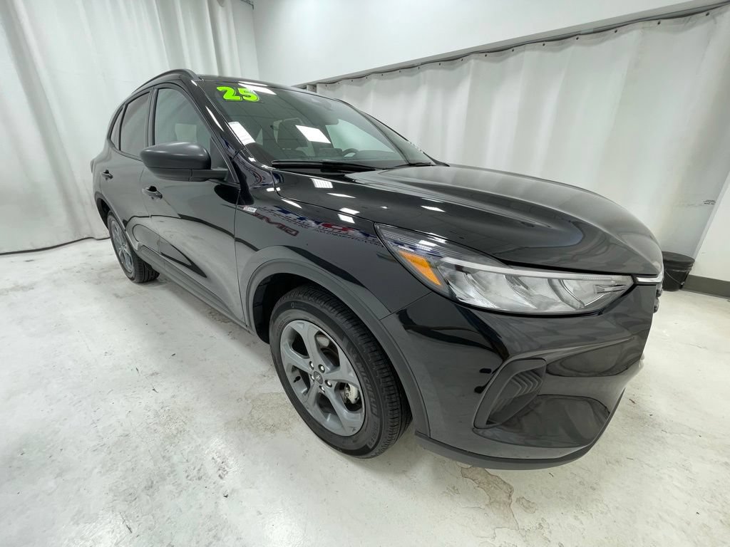 Used 2025 Ford Escape ST-Line AWD/4WD image 3