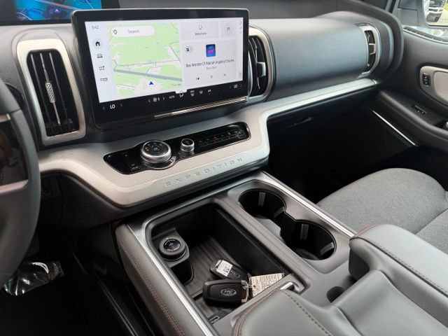 Used 2025 Ford Expedition Max Active RWD image 23