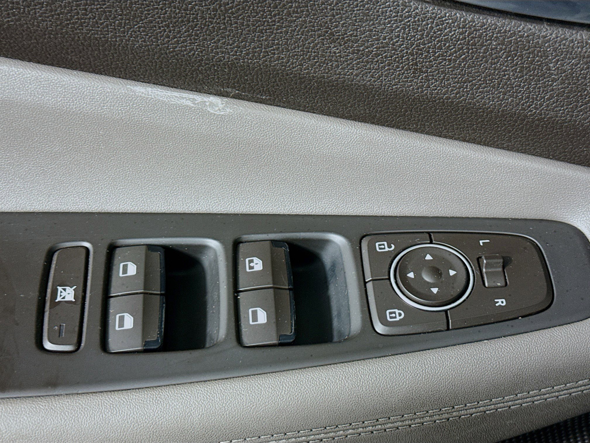 Used 2020 Hyundai Santa Fe SE image 23