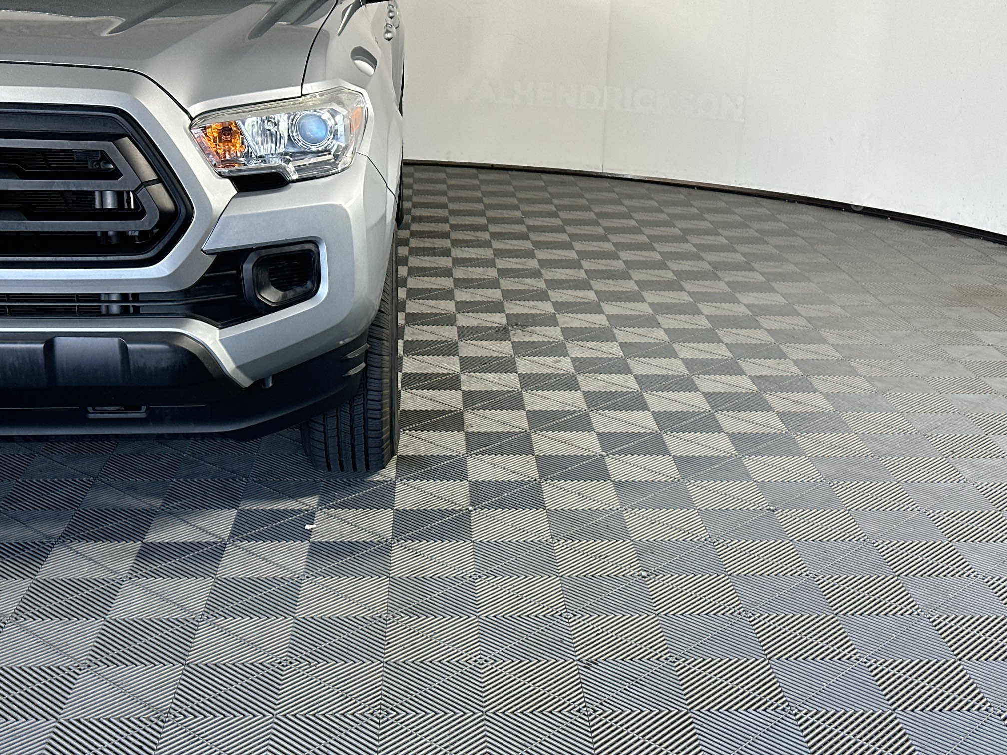 Used 2022 Toyota Tacoma SR w/ SR Convenience Package RWD image 9