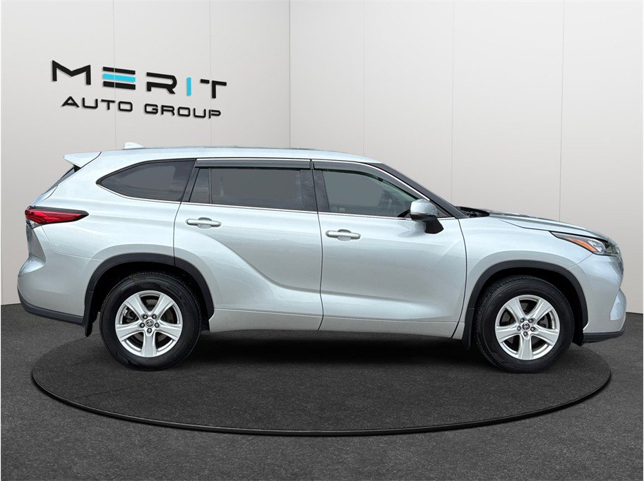 Used 2020 Toyota Highlander LE FWD image 10