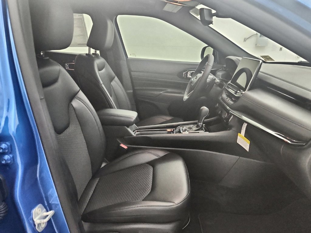 New 2026 Jeep Compass Latitude AWD/4WD image 32