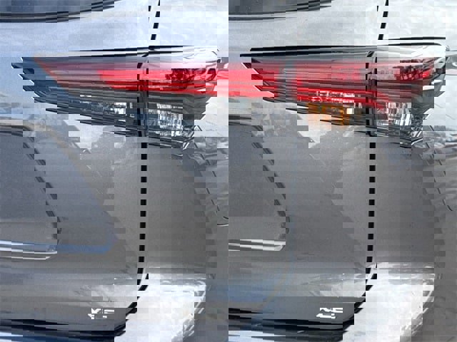 Used 2024 Toyota Highlander XLE image 7