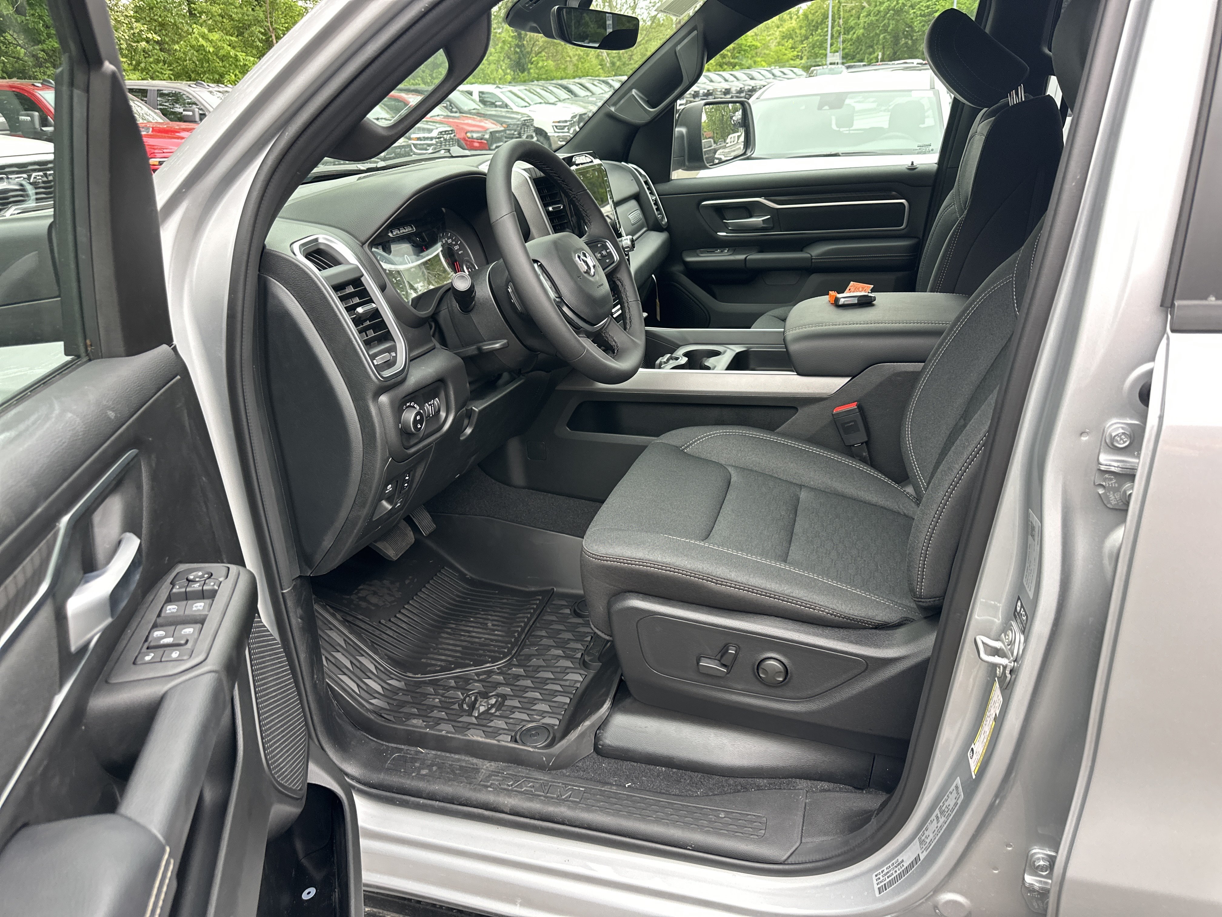 Used 2026 RAM 1500 4x4 Crew Cab image 25