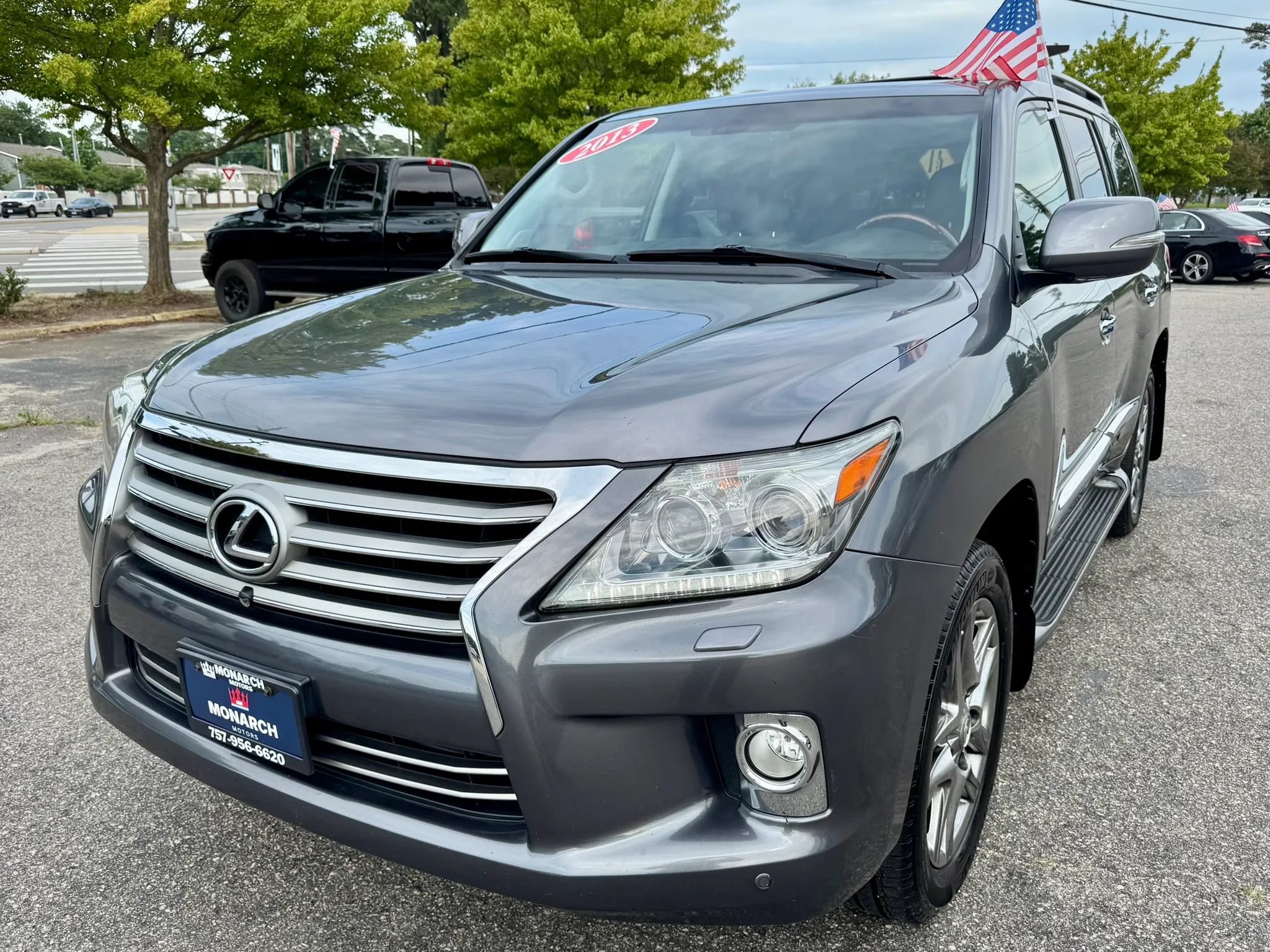 Used 2013 Lexus LX 570 4WD w/ Luxury Pkg image 1