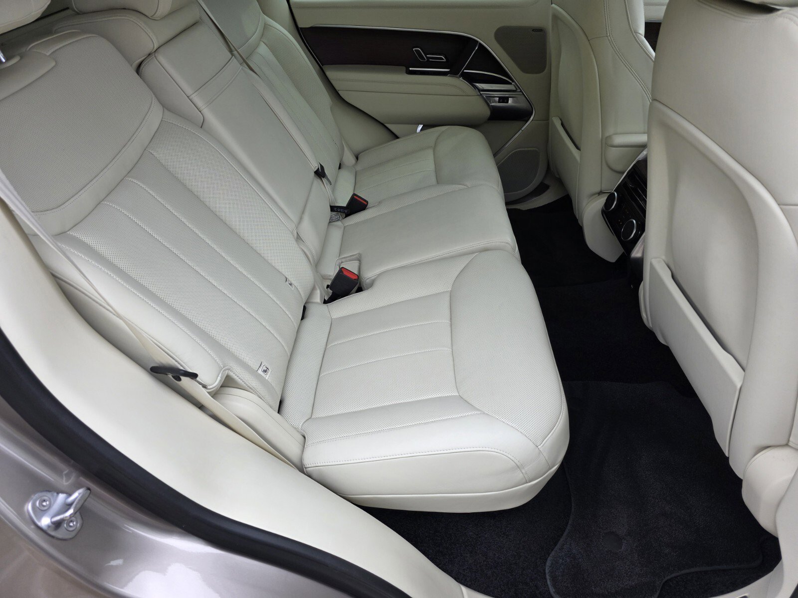 Certified 2023 Land Rover Range Rover SE image 5