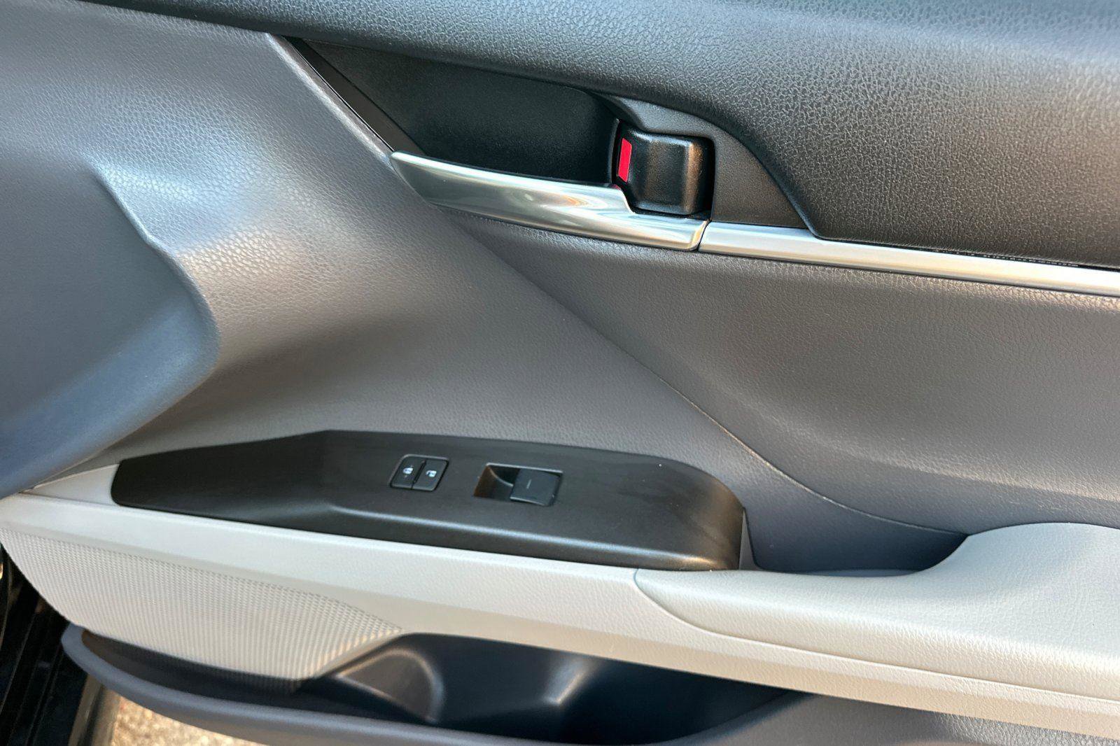 Used 2022 Toyota Camry SE image 17