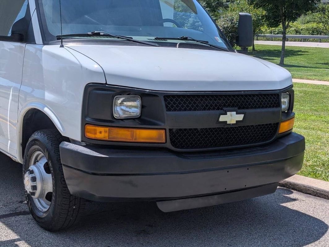 Used 2008 Chevrolet Express 3500 image 11