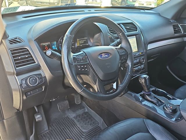 Used 2018 Ford Explorer XLT w/ Equipment Group 202A image 11
