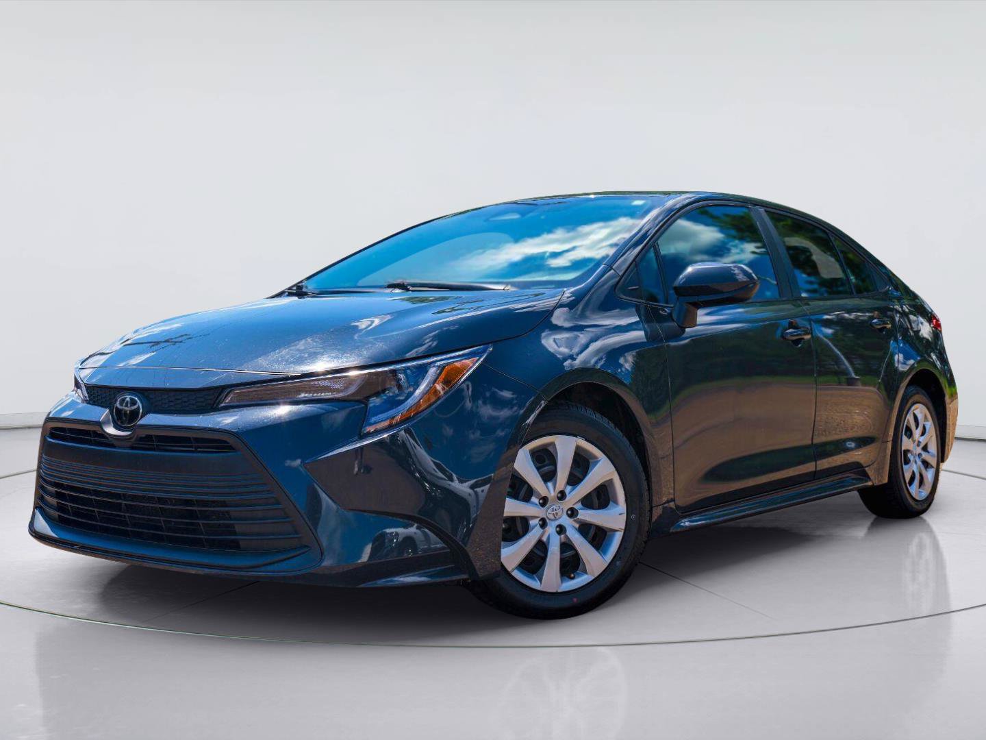 Used 2023 Toyota Corolla LE FWD image 1