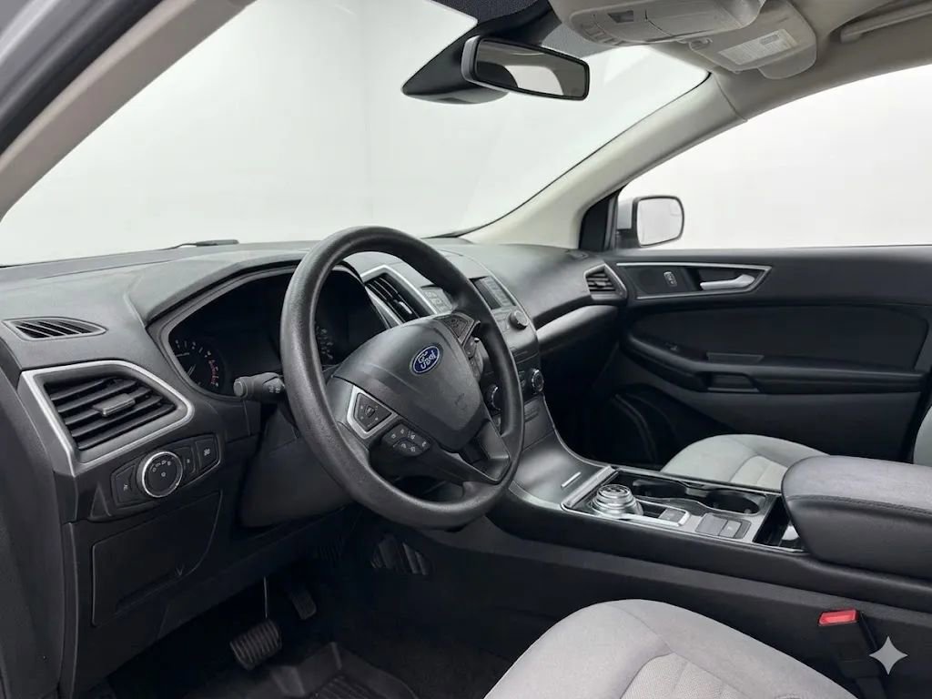 Used 2019 Ford Edge SE w/ Cargo Accessory Package image 3