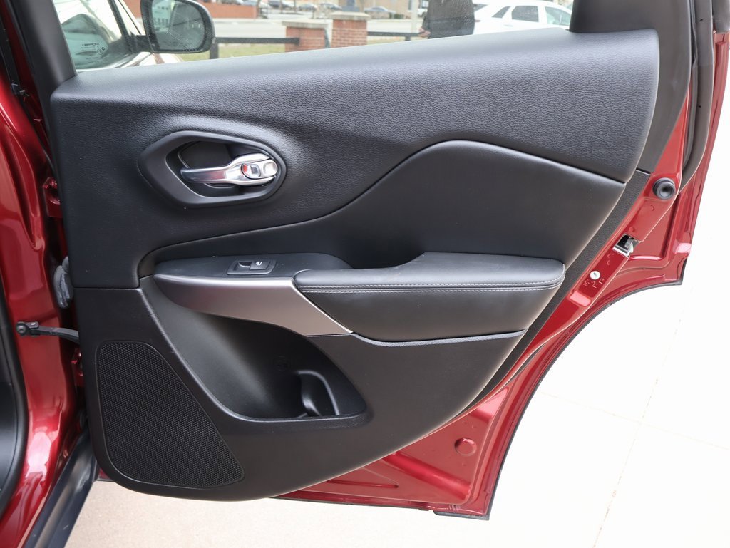 Used 2019 Jeep Cherokee Limited w/ Luxury Group image 14