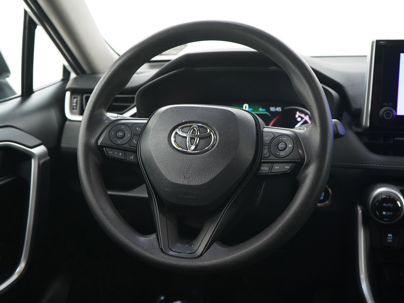 Used 2024 Toyota RAV4 XLE AWD/4WD image 16