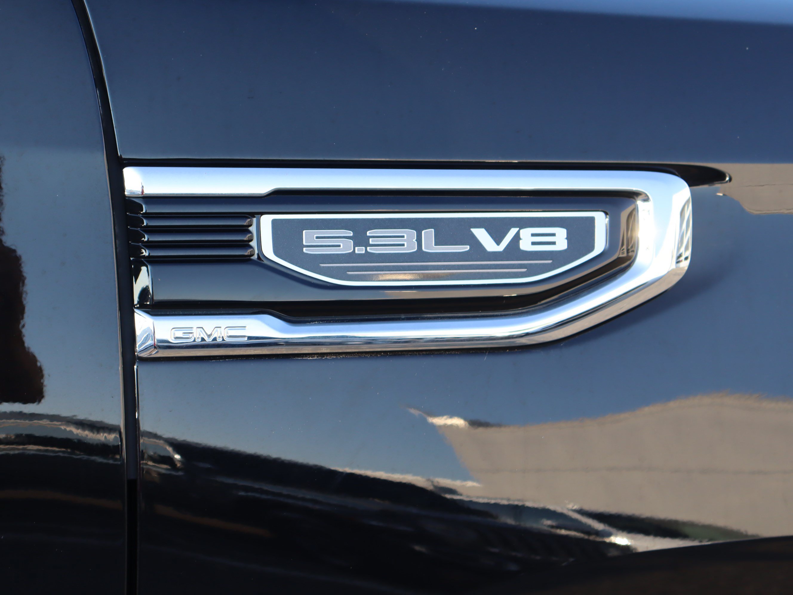 Used 2025 GMC Sierra 1500 SLT AWD/4WD image 12