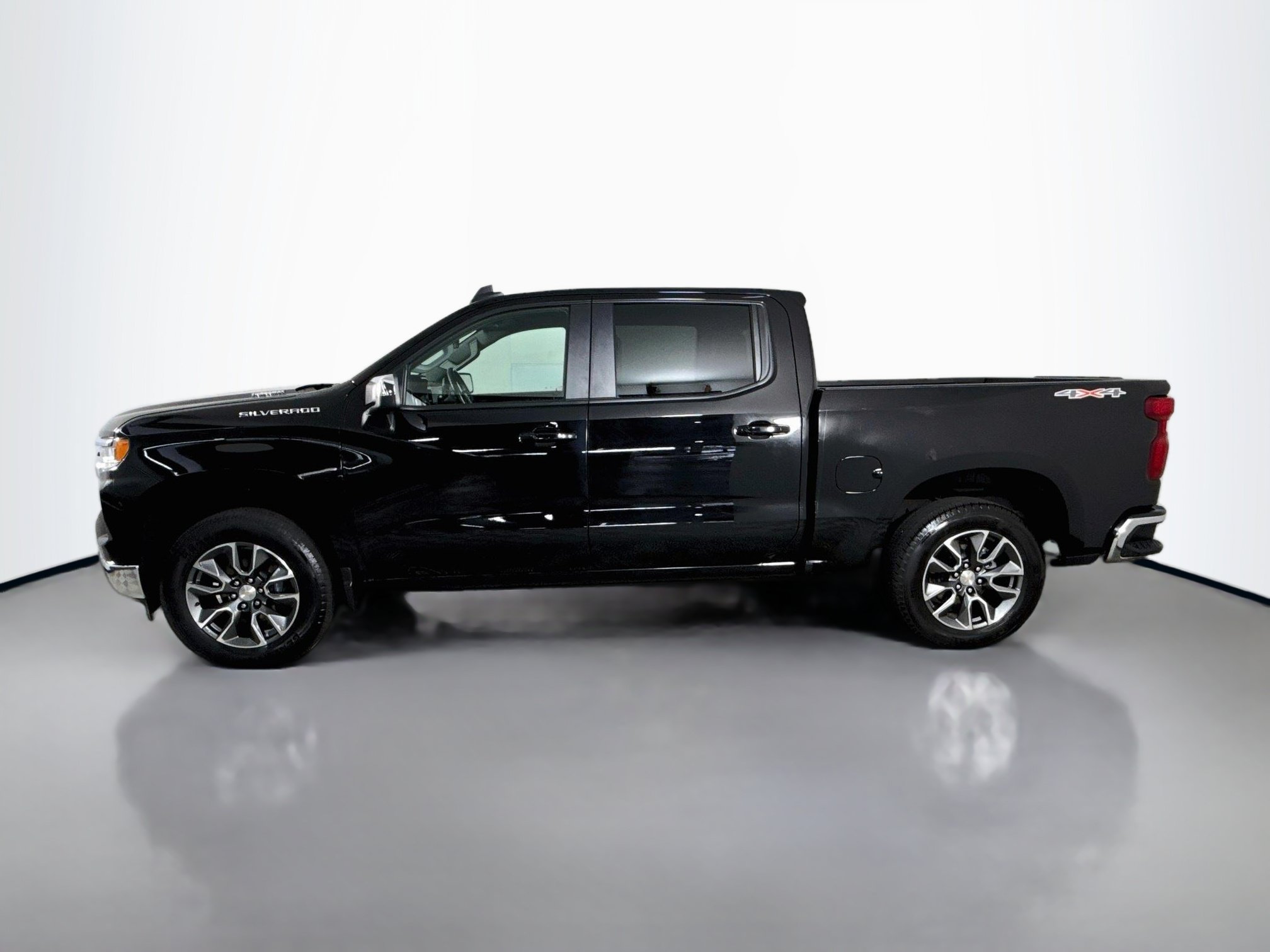 Used 2024 Chevrolet Silverado 1500 LT AWD/4WD image 6