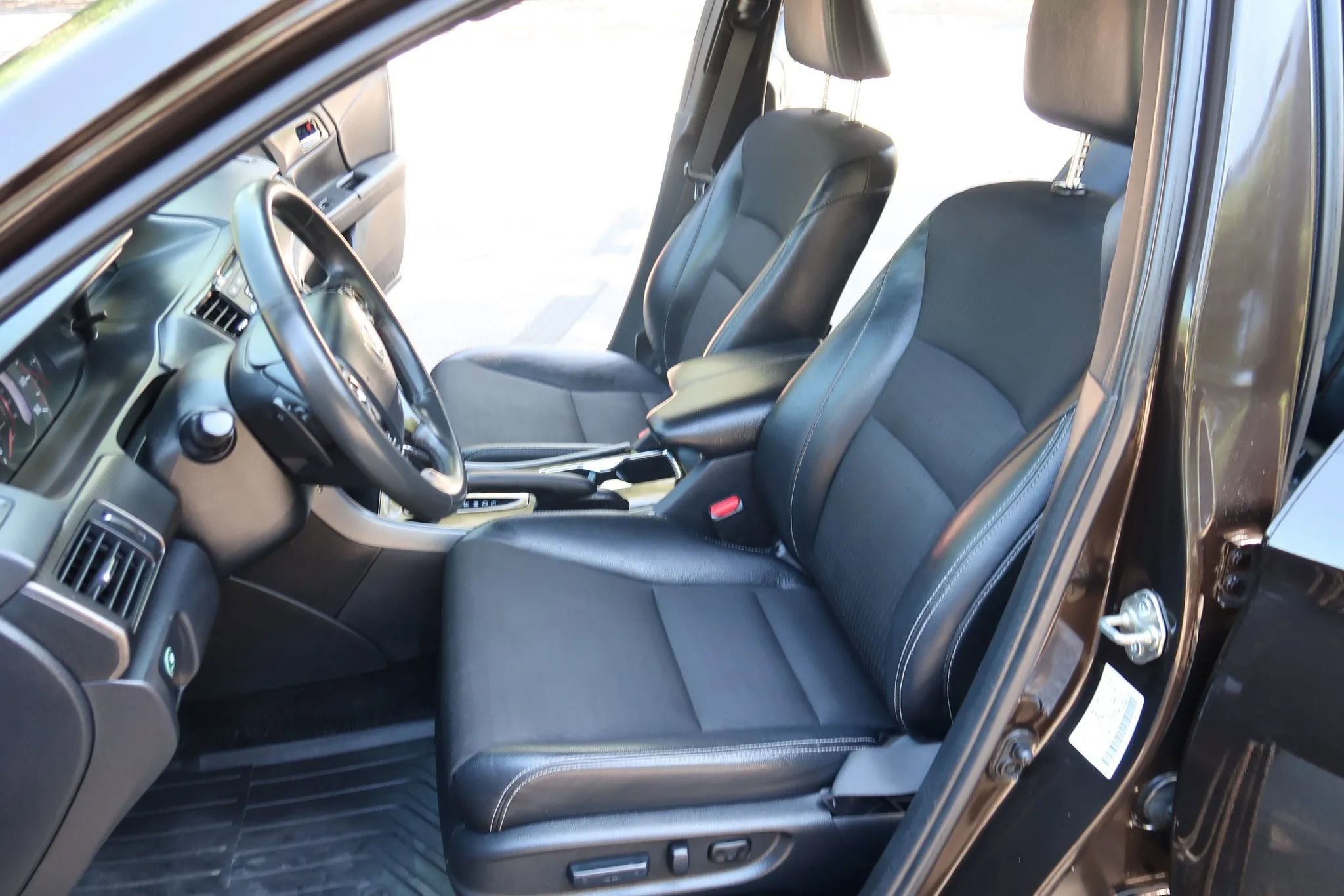 Used 2016 Honda Accord Sport image 12