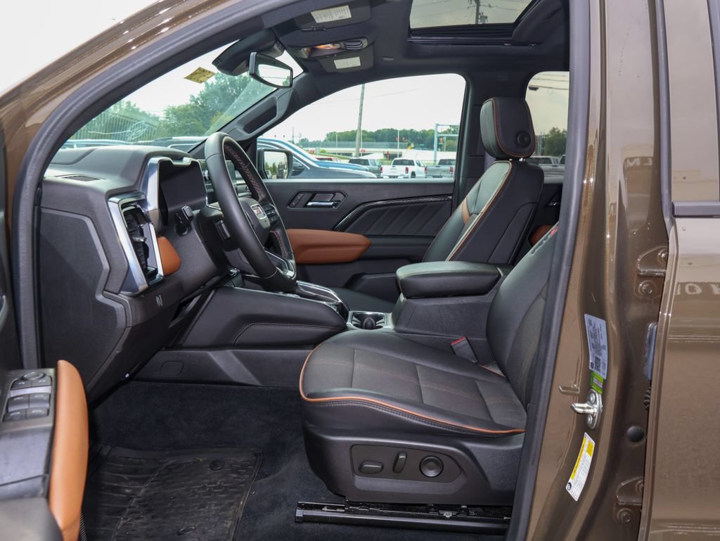 Used 2023 GMC Canyon AT4 w/ Canyon Safety Plus Package AWD/4WD image 7