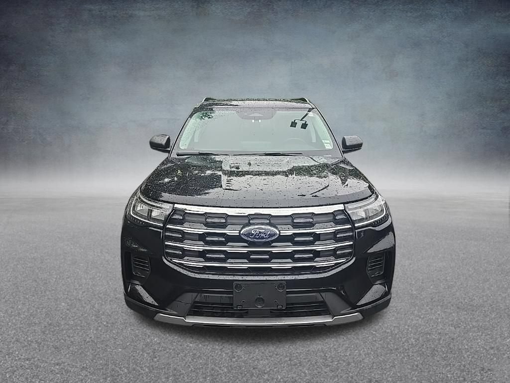 Used 2025 Ford Explorer Active AWD/4WD image 3