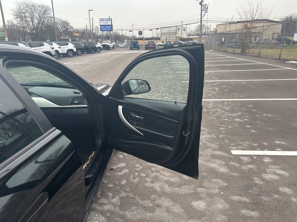 Used 2017 BMW 320i xDrive Sedan image 16