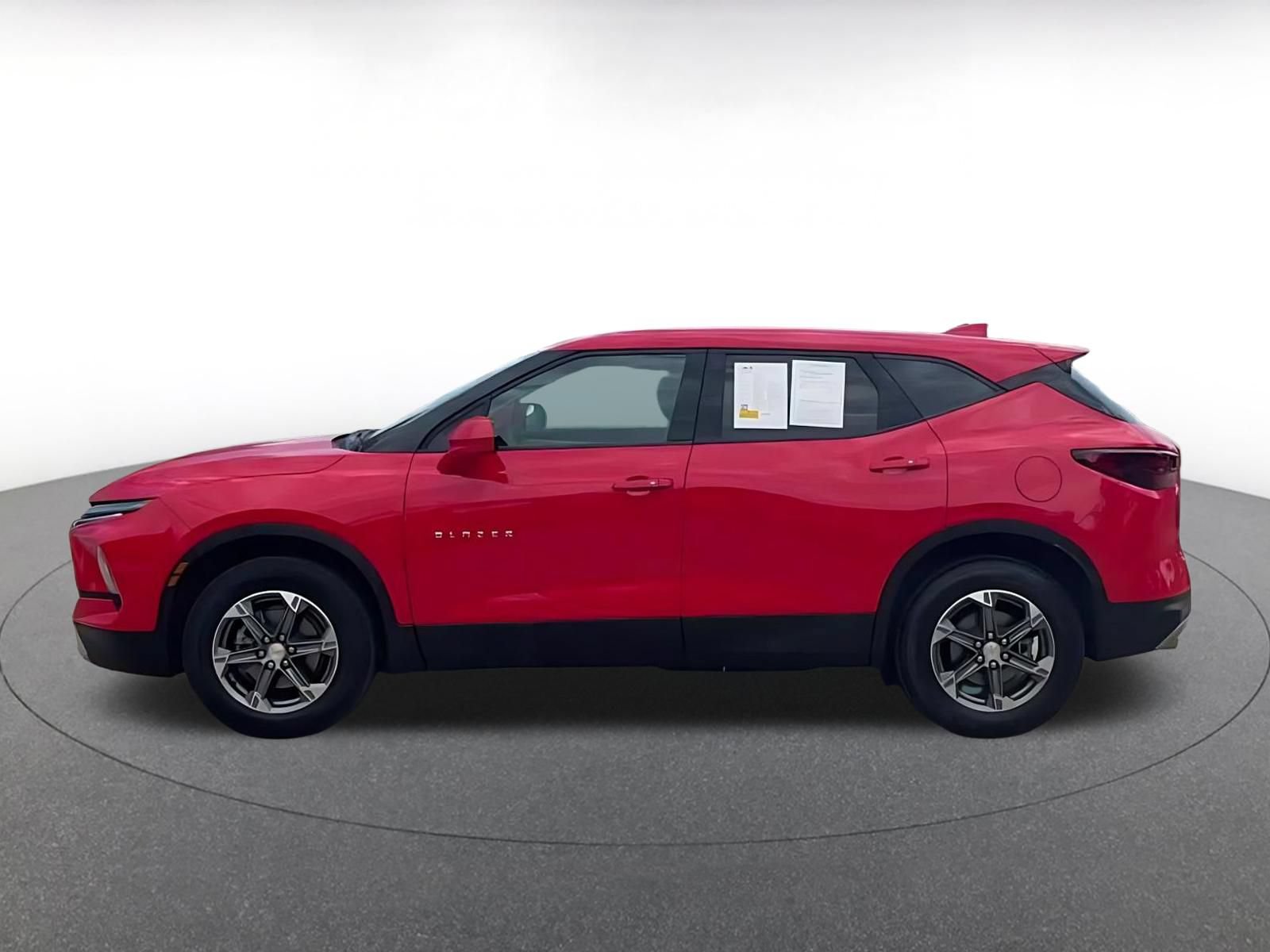Used 2025 Chevrolet Blazer LT FWD image 9