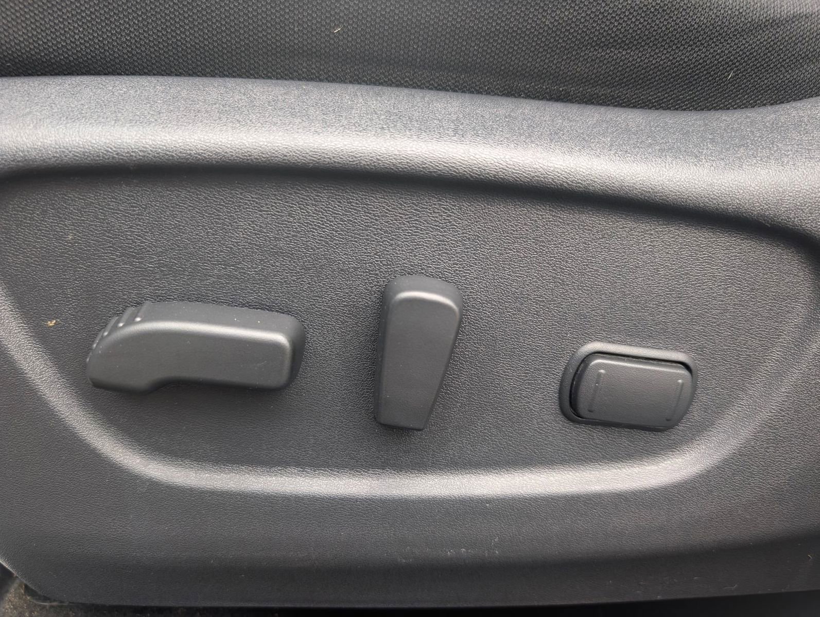 Used 2019 Nissan Rogue SV image 9