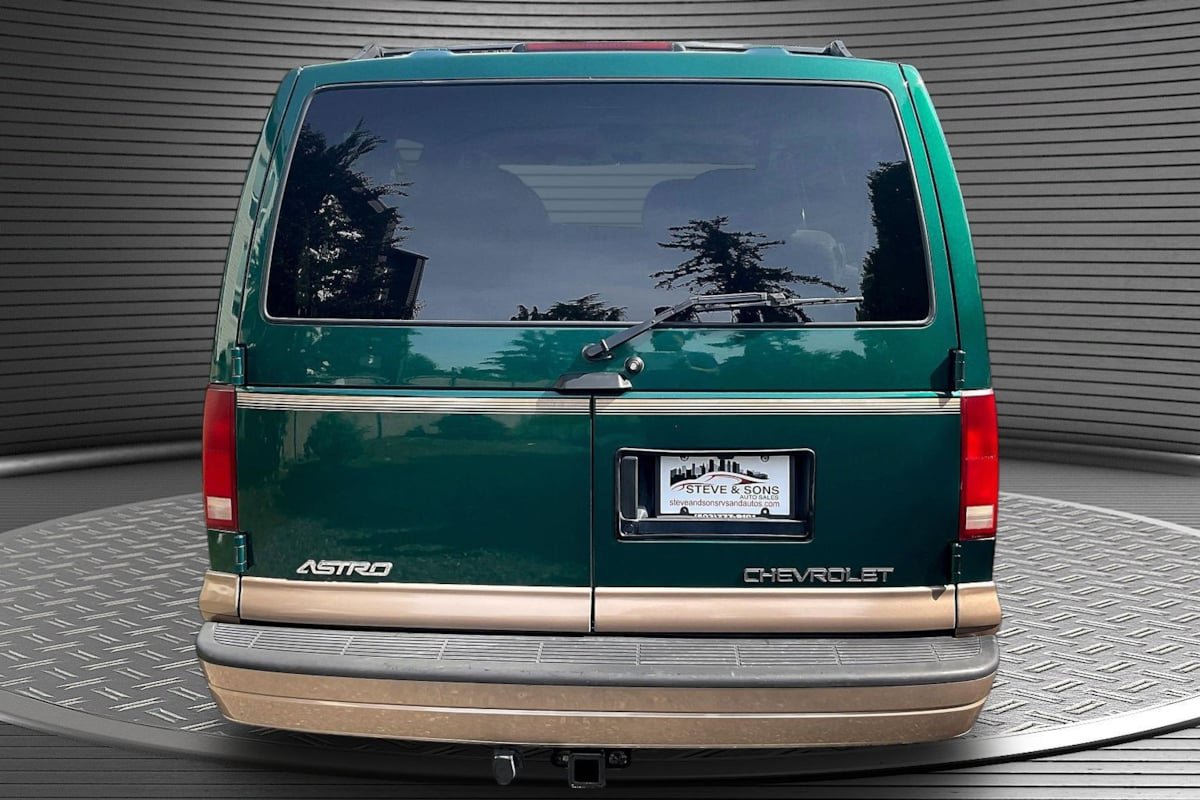 Used 2000 Chevrolet Astro Passenger RWD image 5
