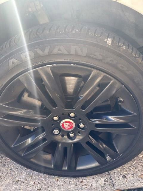 Used 2019 Jaguar XF Premium image 24