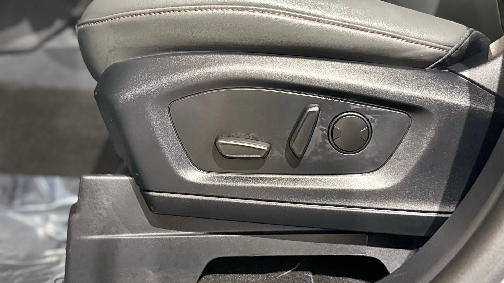 Used 2025 Ford Explorer Active w/ Active Comfort Package image 45