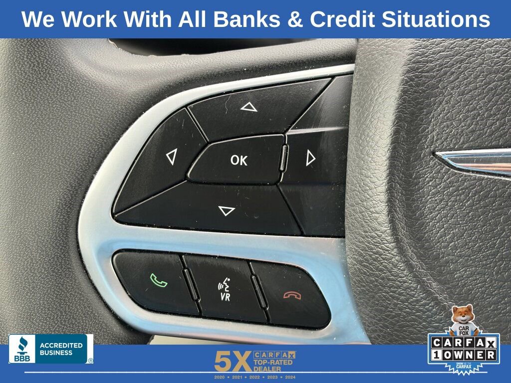 Used 2023 Chrysler Pacifica Touring-L image 23