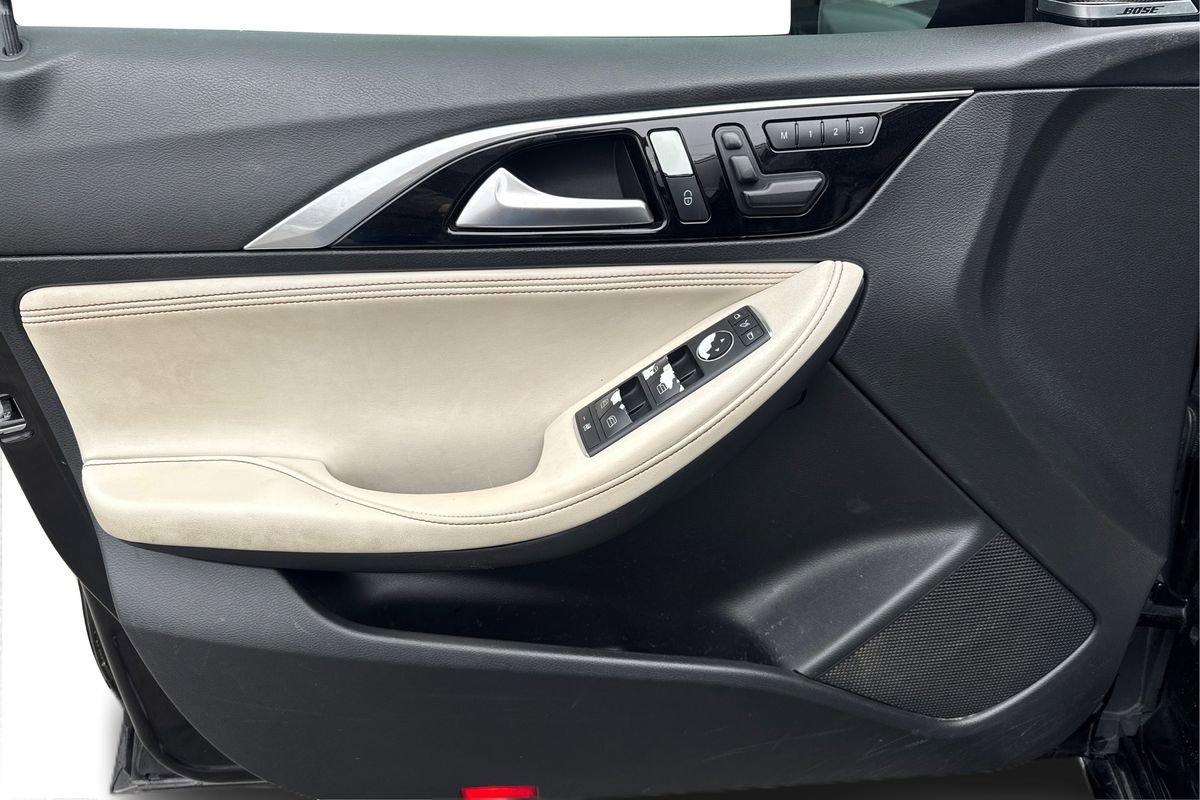 Used 2017 INFINITI QX30 Premium w/ Technology Package image 20