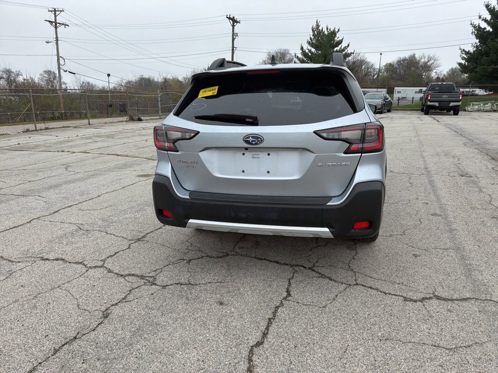 Used 2023 Subaru Outback Limited image 10