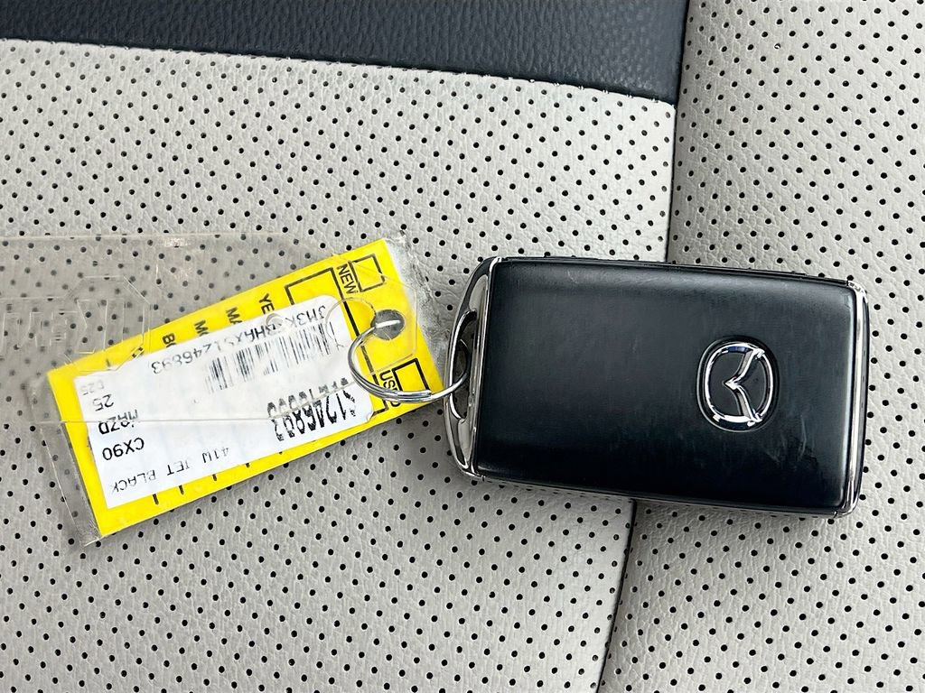 Used 2025 MAZDA CX-90 Plug-In Hybrid w/ Preferred AWD/4WD image 37
