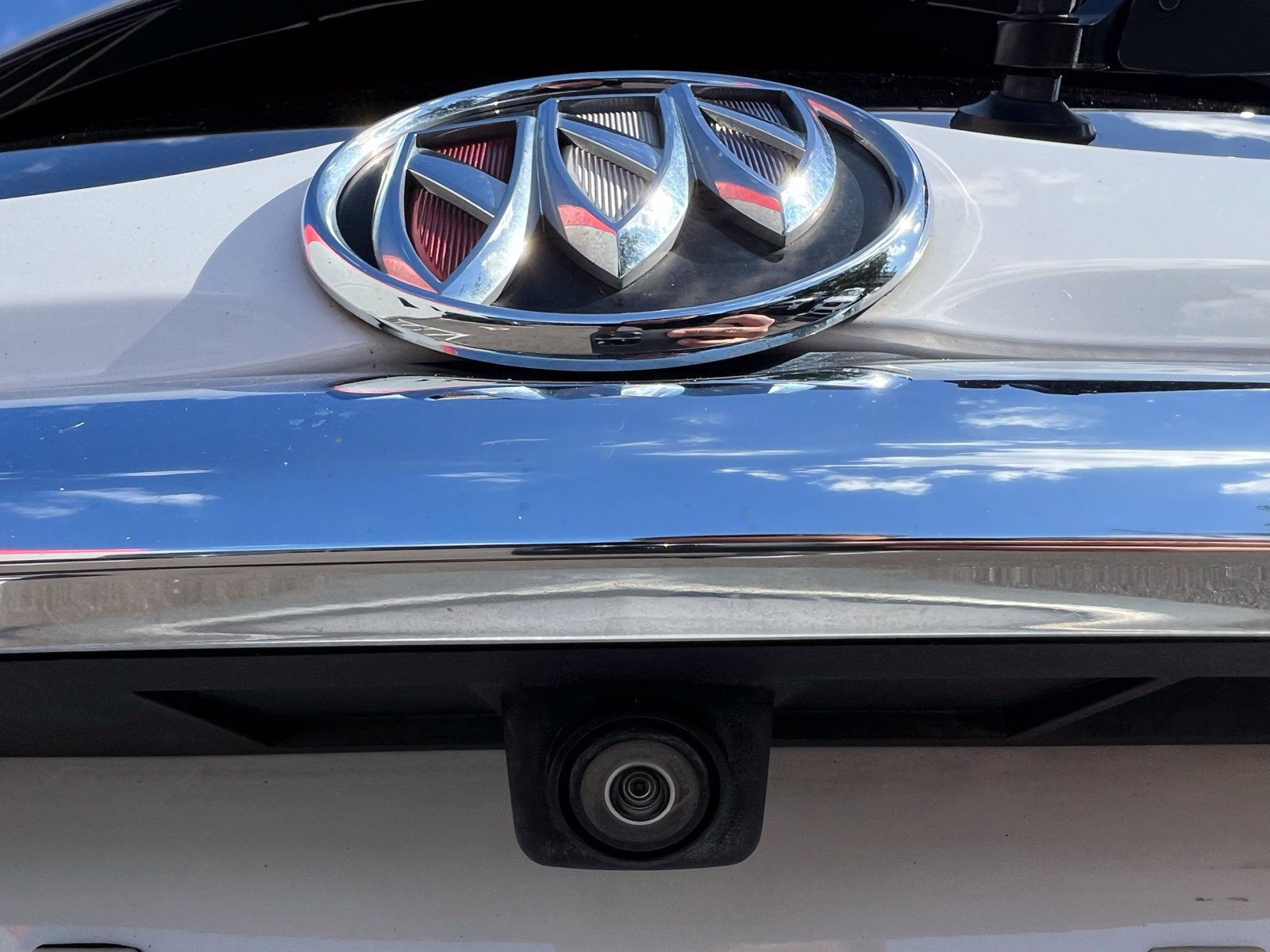 Used 2023 Buick Enclave Essence FWD image 21