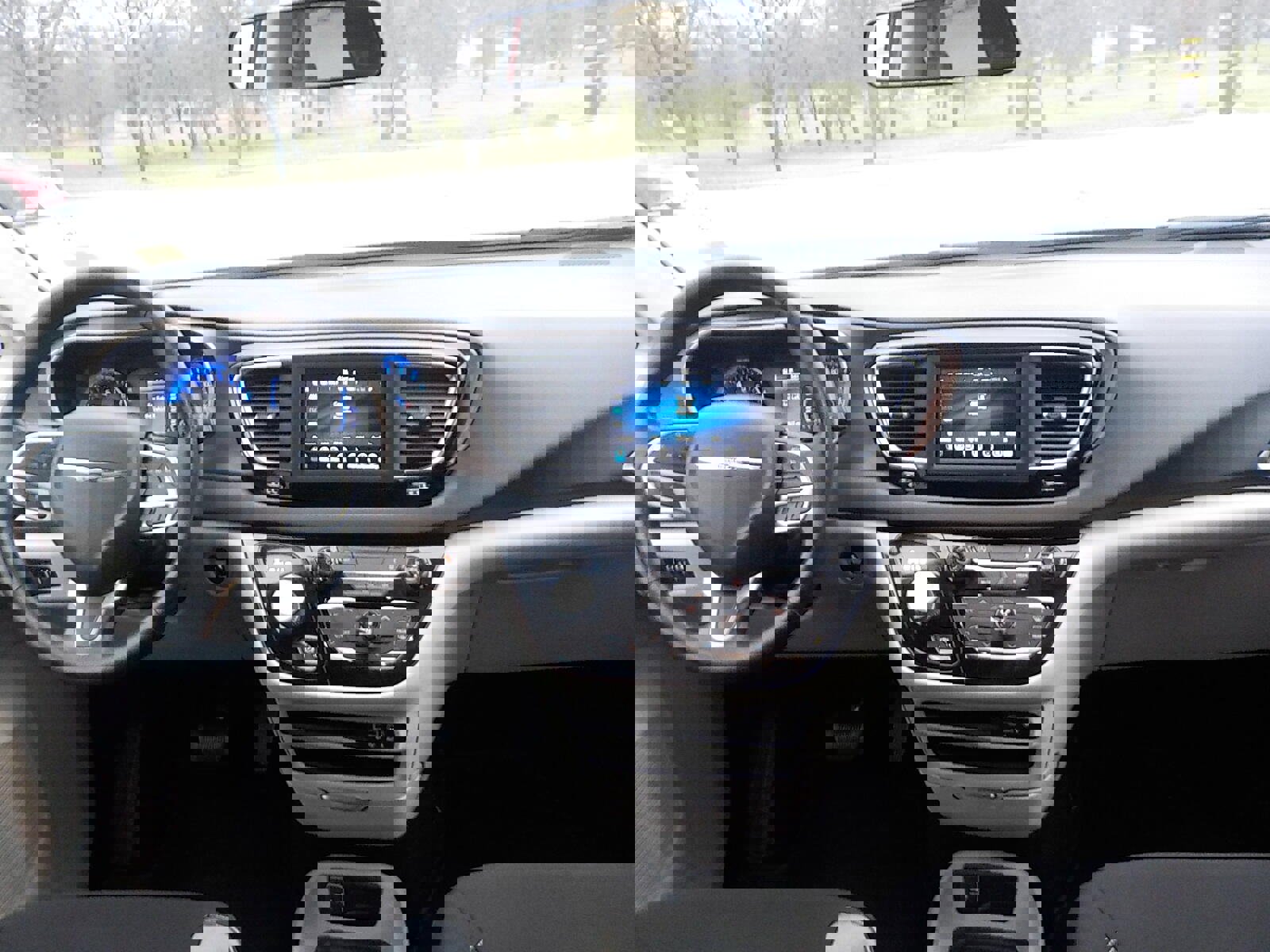 Used 2020 Chrysler Voyager LX image 16