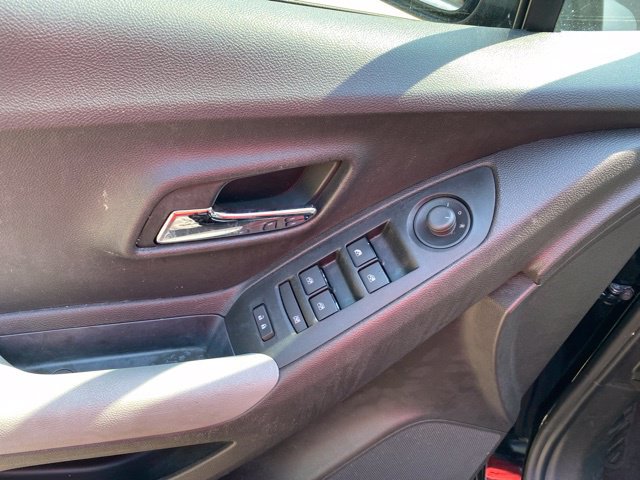Used 2020 Chevrolet Trax LS FWD image 17