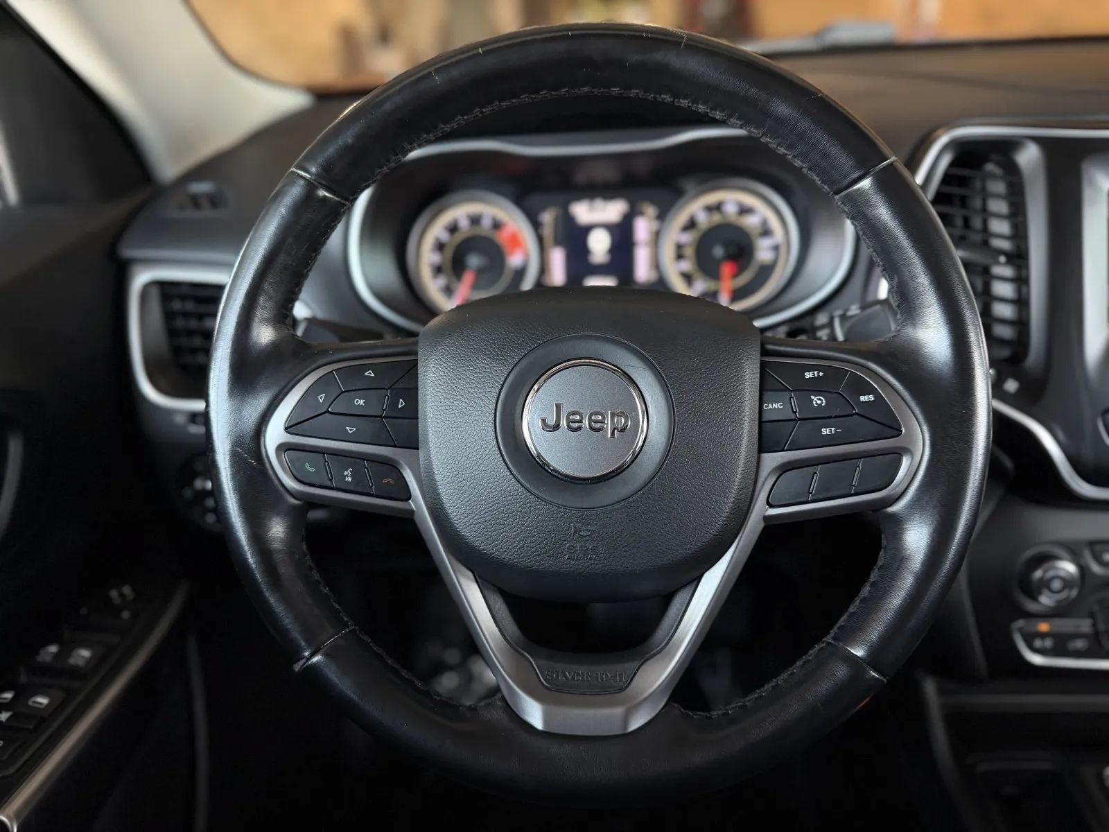 Used 2021 Jeep Cherokee Latitude Lux FWD image 21