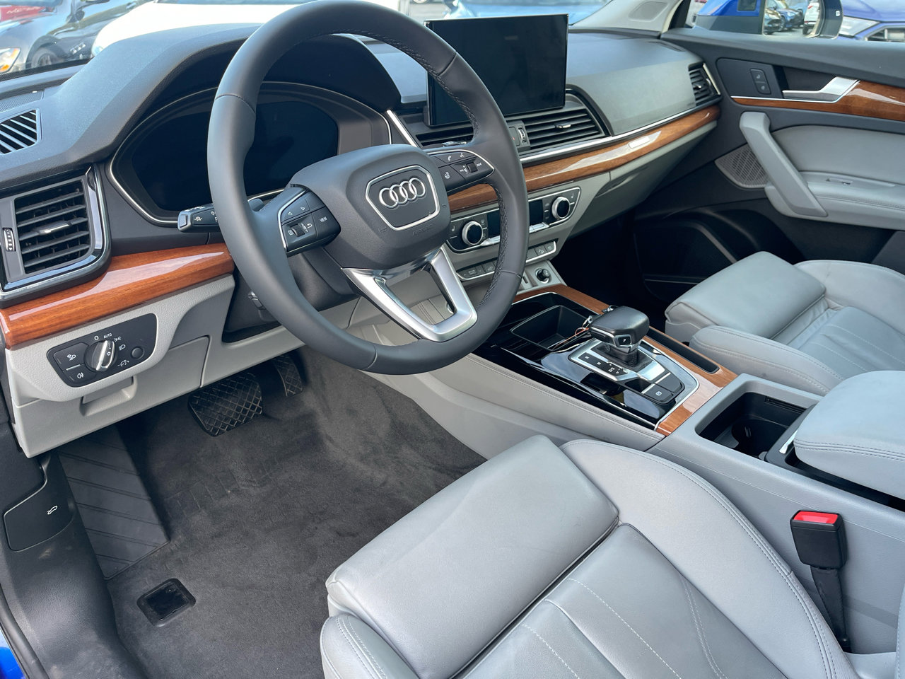 Used 2022 Audi Q5 e Premium Plus w/ Premium Plus Package image 17