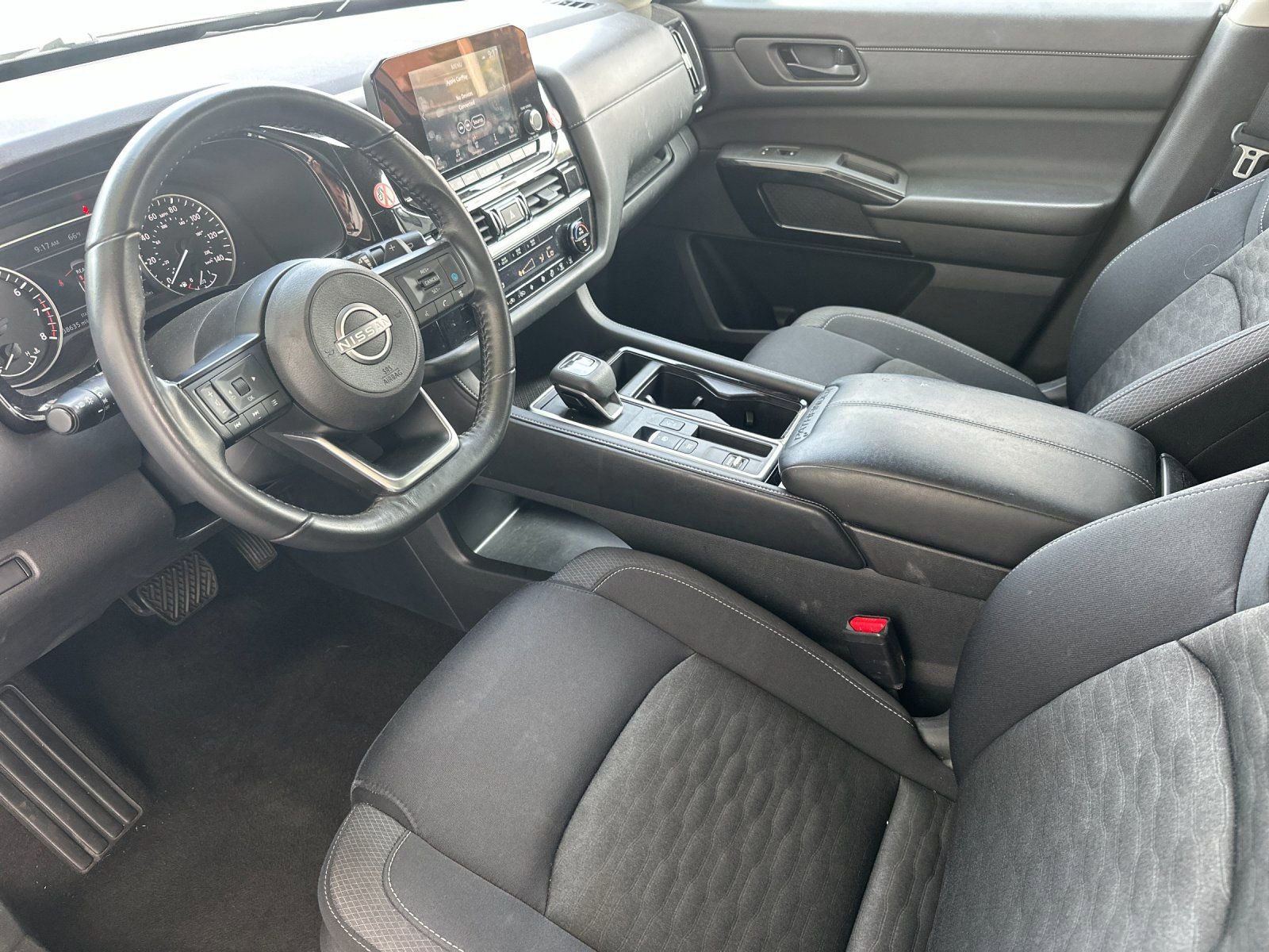 Used 2024 Nissan Pathfinder SV image 9