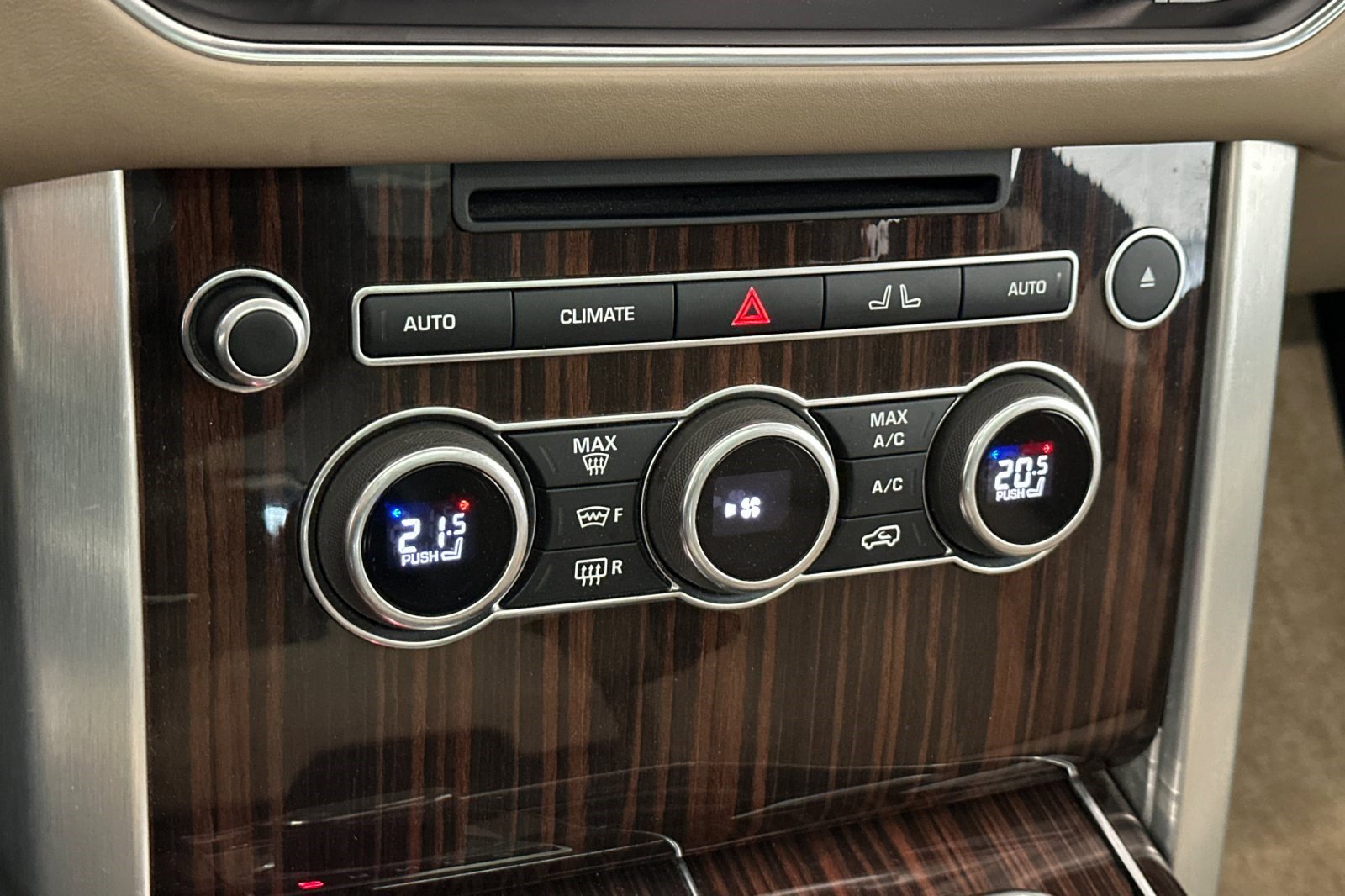 Used 2016 Land Rover Range Rover HSE image 23