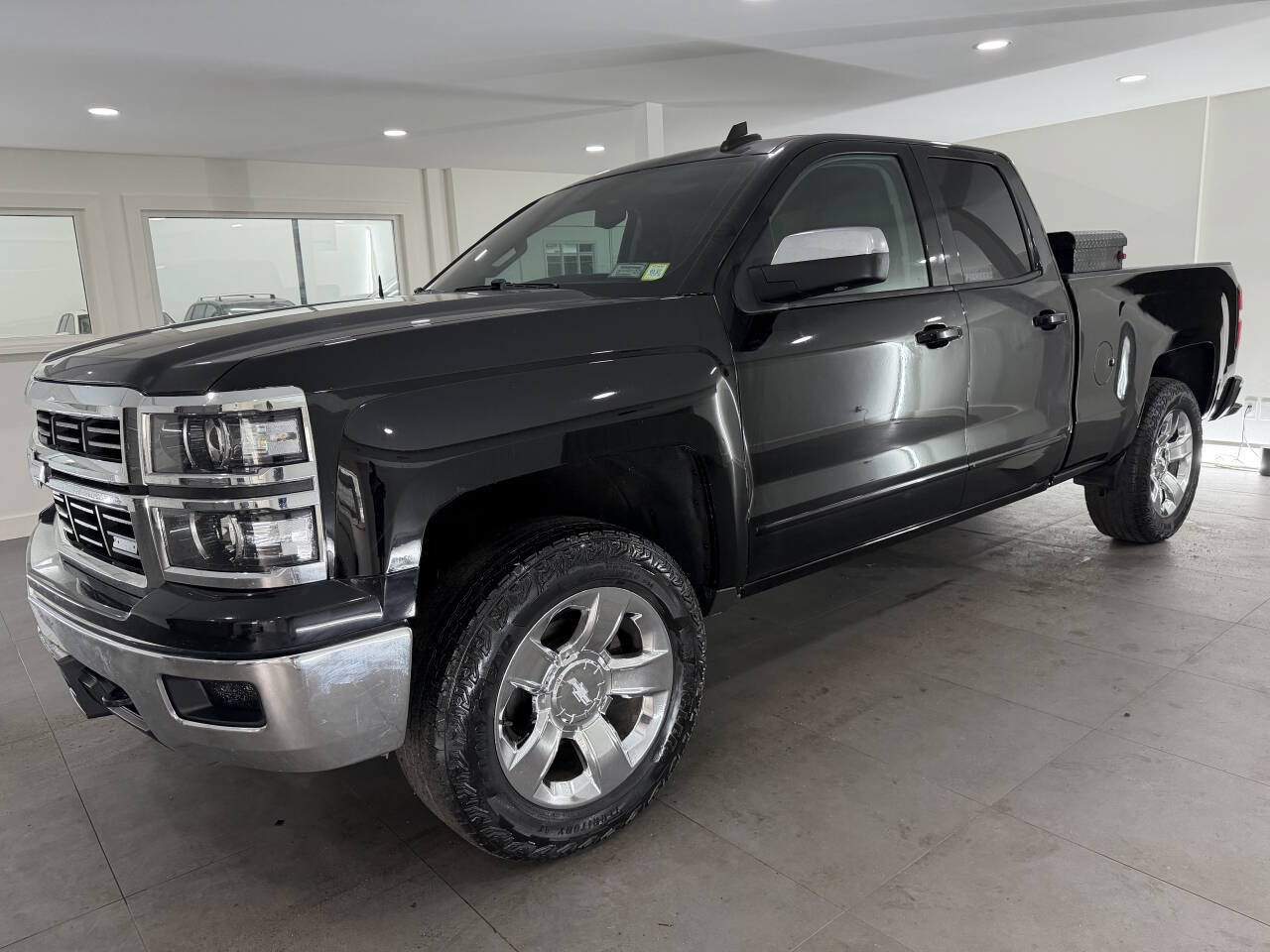 Used 2015 Chevrolet Silverado 1500 LT w/ Rally 2 Edition AWD/4WD image 2