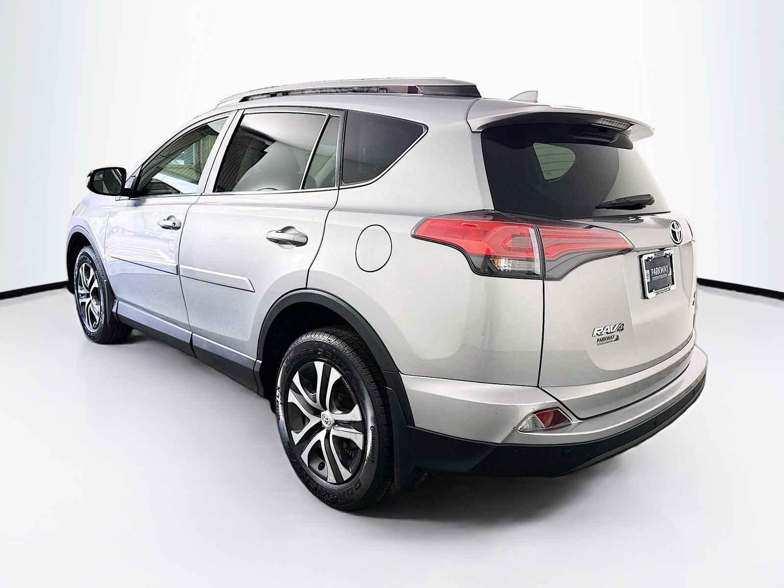 Used 2017 Toyota RAV4 LE w/ Carpet Mat Package AWD/4WD image 5