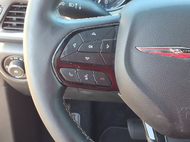 Used 2018 Chrysler Pacifica Touring Plus w/ S Appearance Package FWD image 17