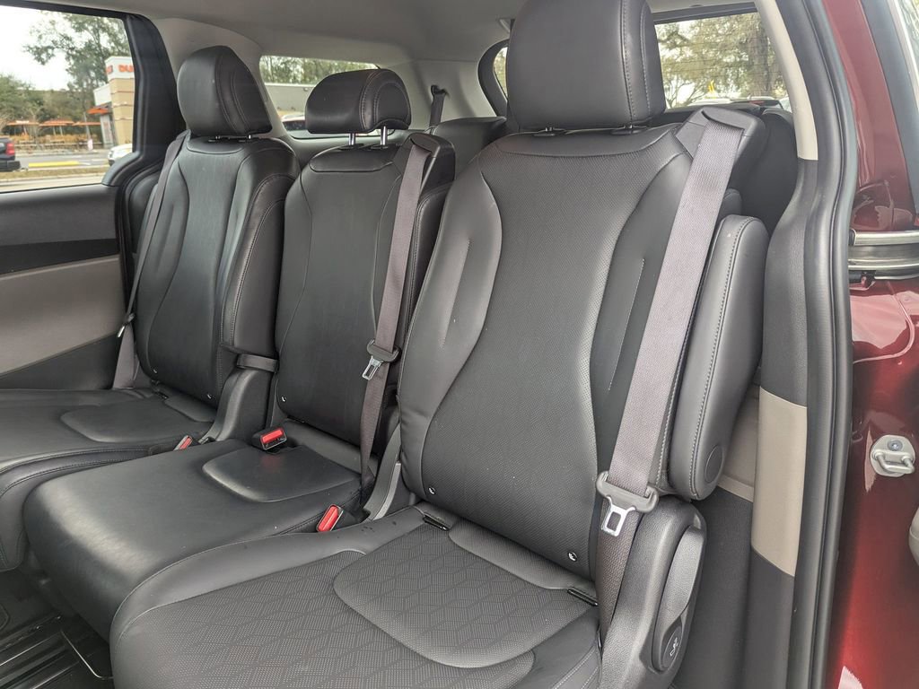Certified 2025 Kia Carnival image 15