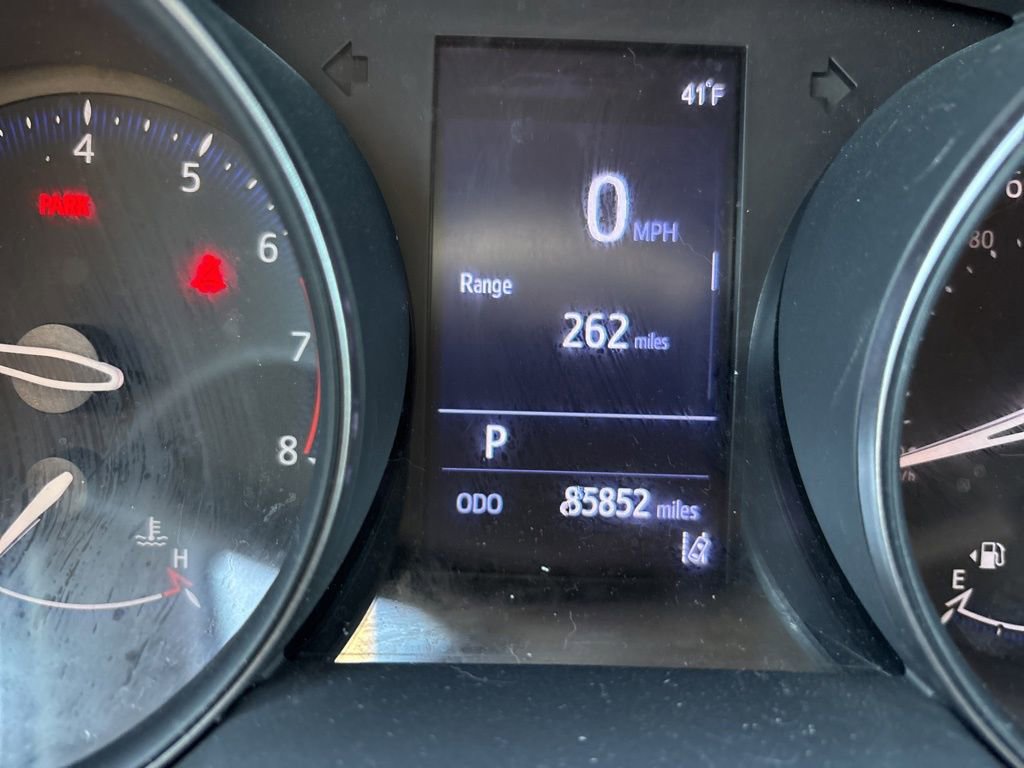 Used 2019 Toyota C-HR LE image 27