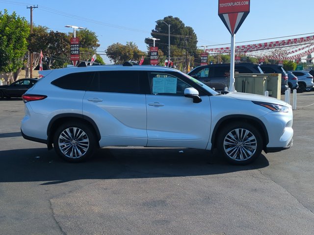 Used 2022 Toyota Highlander Platinum AWD/4WD image 4