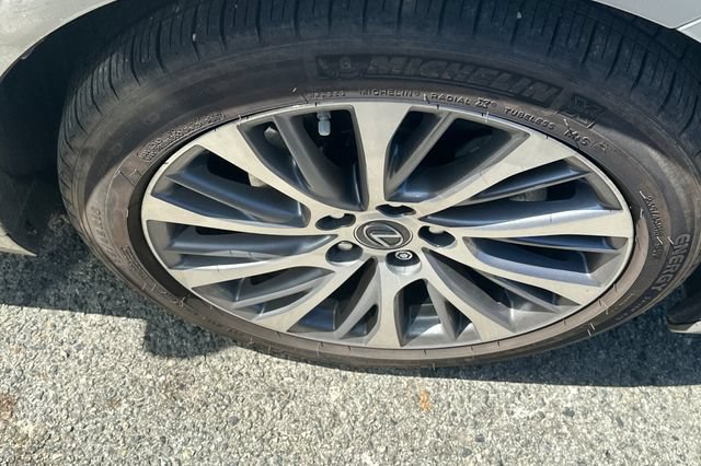 Used 2020 Lexus ES 300h w/ Premium Package FWD image 4